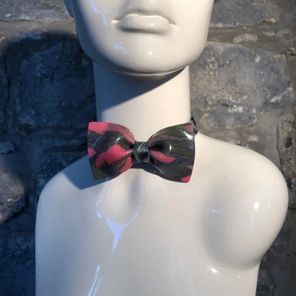 Guillotine Sculpted Bow Tie: Toni